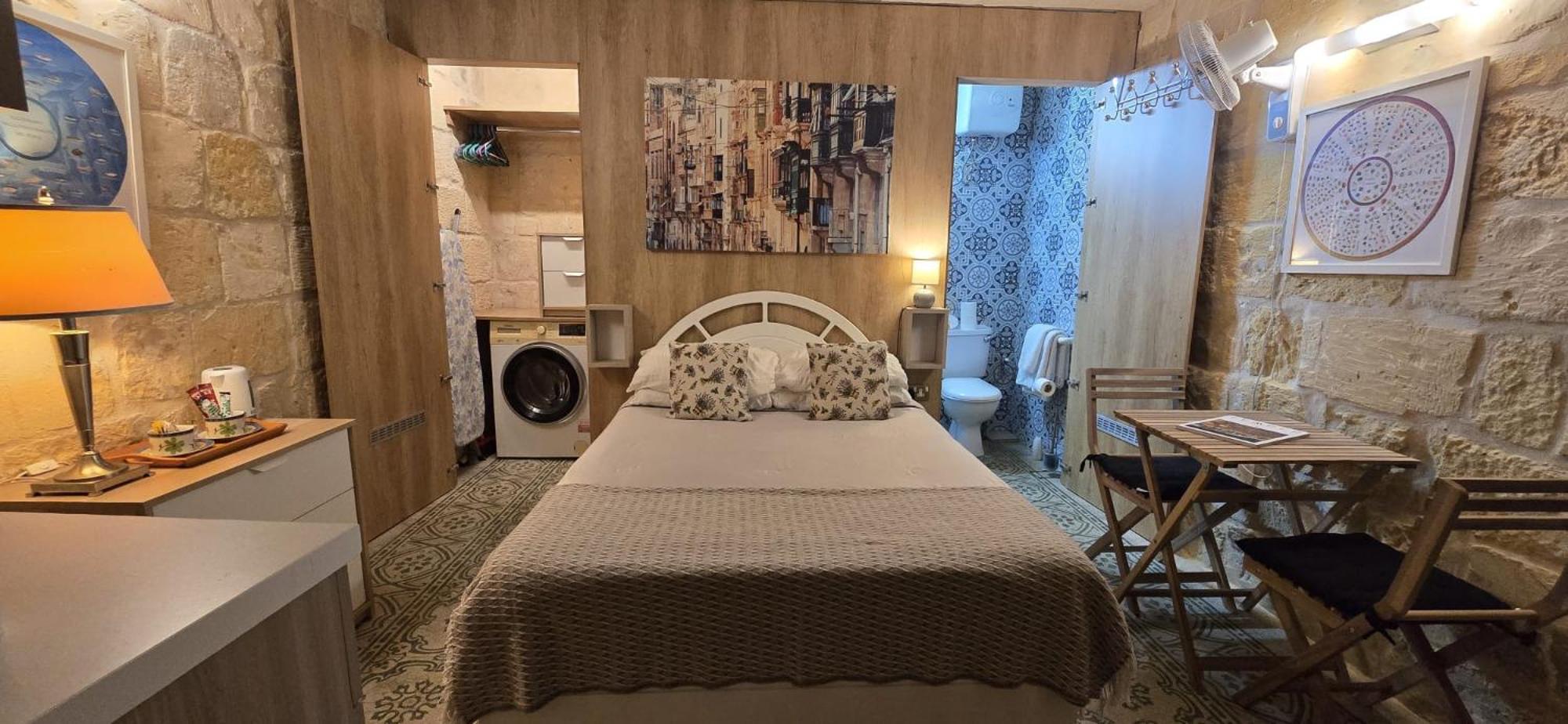 Servants' Quarters Studio Apartment Валетта Экстерьер фото